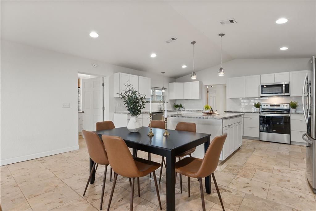 For Sale: $550,000 (2 beds, 2 baths, 1100 Square Feet)