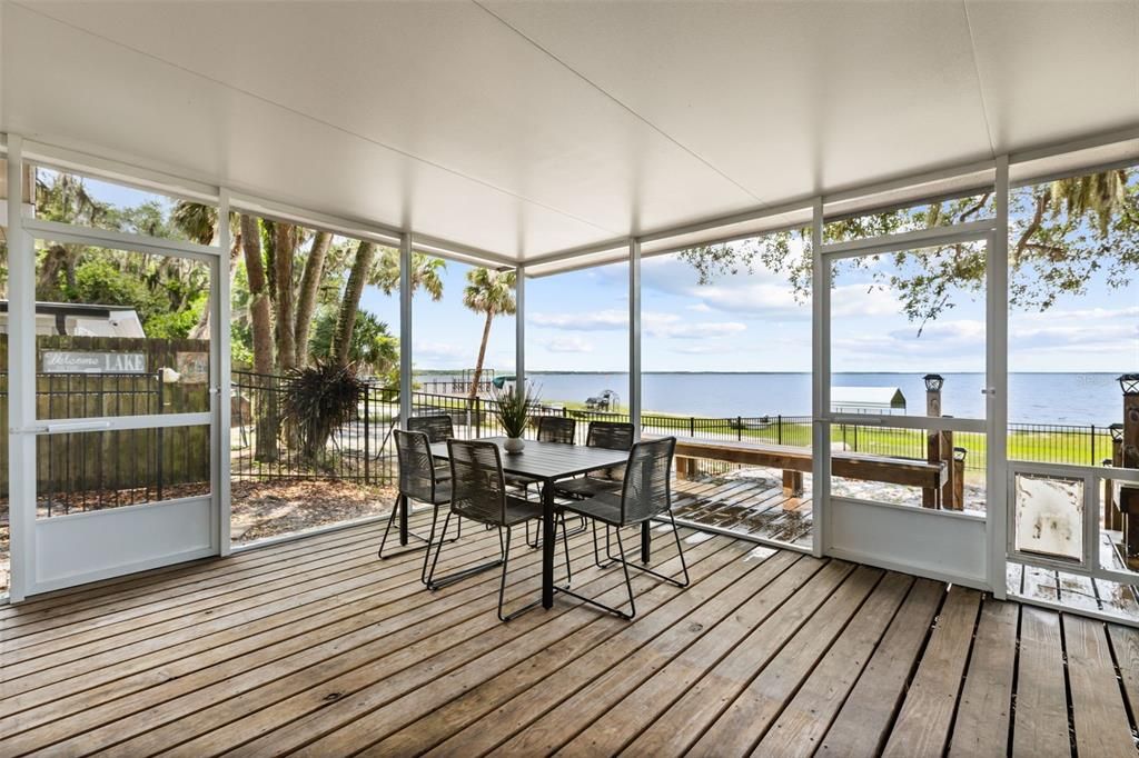 For Sale: $550,000 (2 beds, 2 baths, 1100 Square Feet)