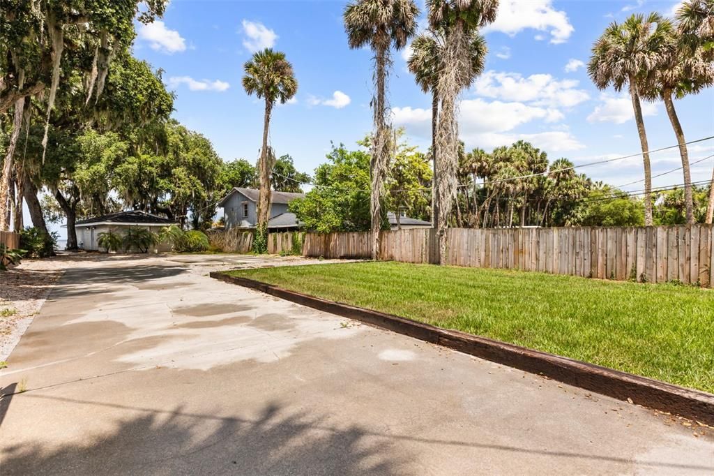 For Sale: $550,000 (2 beds, 2 baths, 1100 Square Feet)