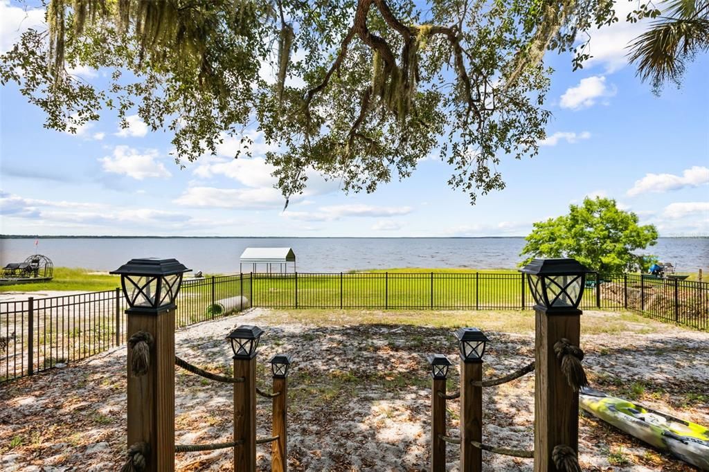 For Sale: $550,000 (2 beds, 2 baths, 1100 Square Feet)