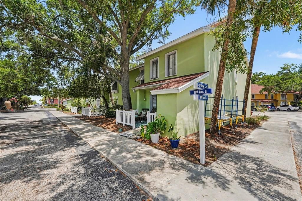 For Sale: $290,000 (3 beds, 2 baths, 1375 Square Feet)