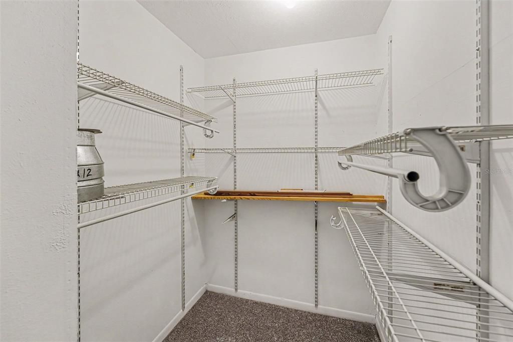 For Sale: $290,000 (3 beds, 2 baths, 1375 Square Feet)