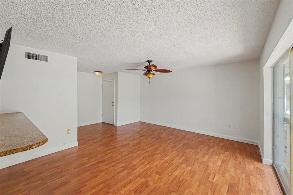 For Sale: $290,000 (3 beds, 2 baths, 1375 Square Feet)
