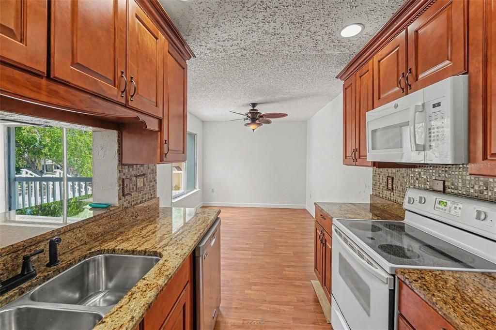 For Sale: $290,000 (3 beds, 2 baths, 1375 Square Feet)