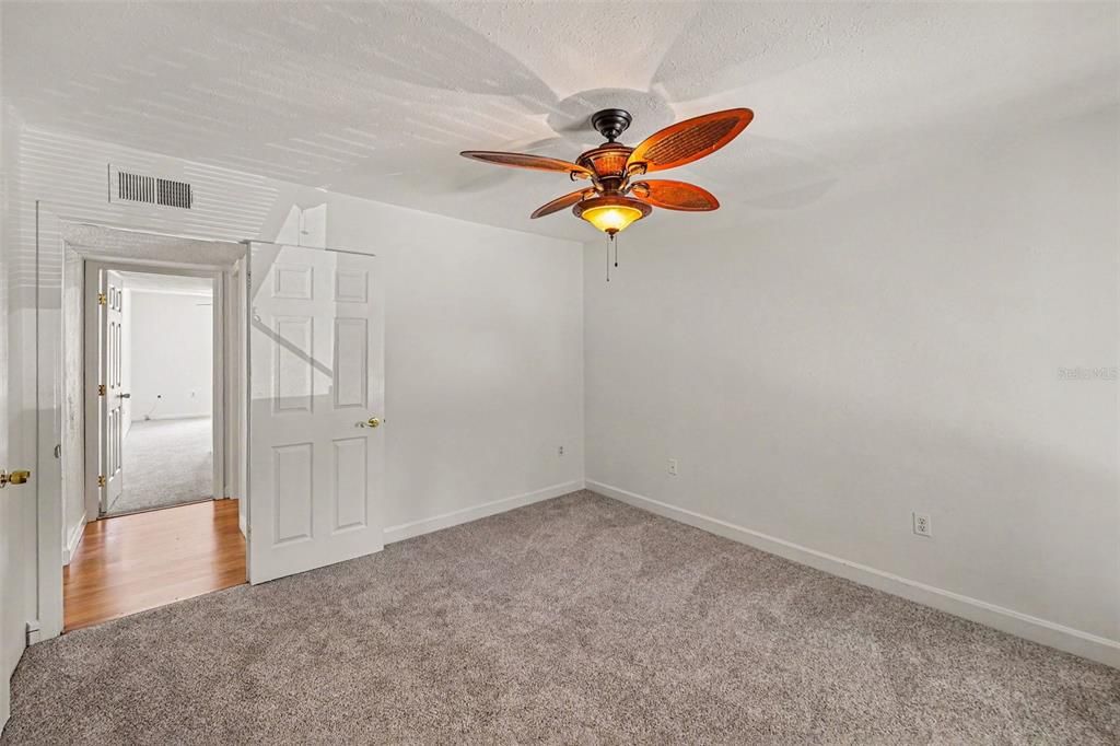 For Sale: $290,000 (3 beds, 2 baths, 1375 Square Feet)