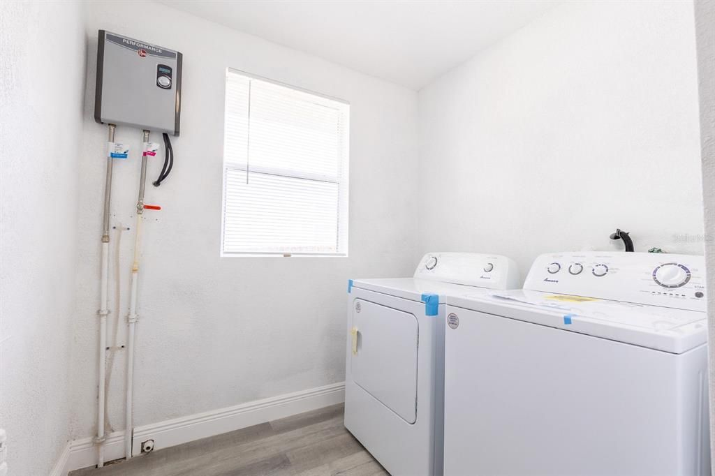 For Rent: $2,695 (3 beds, 2 baths, 1772 Square Feet)