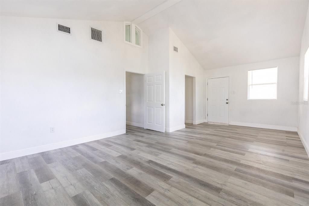 For Rent: $2,695 (3 beds, 2 baths, 1772 Square Feet)