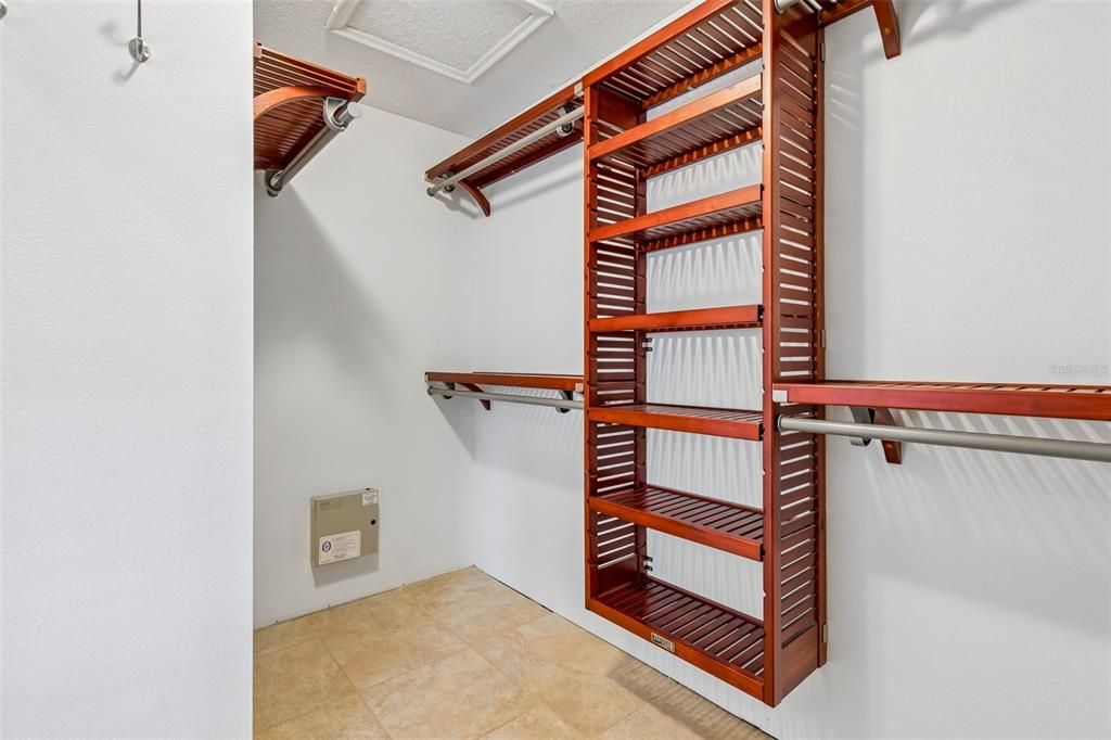 Под контрактом: $689,900 (4 спален, 2 ванн, 2007 Квадратных фут)