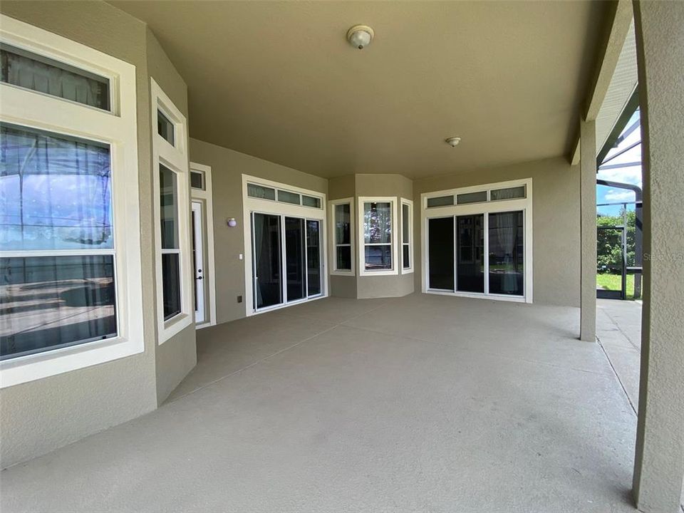 Activo con contrato: $879,000 (4 camas, 3 baños, 3352 Pies cuadrados)