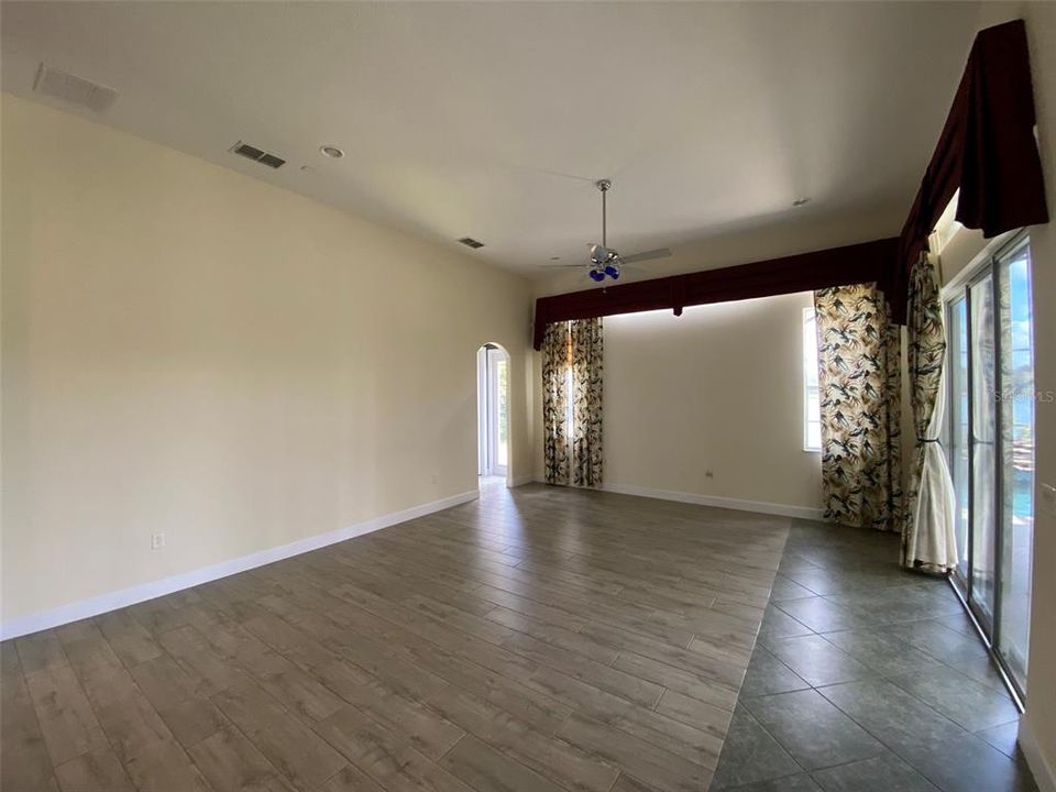 Activo con contrato: $879,000 (4 camas, 3 baños, 3352 Pies cuadrados)