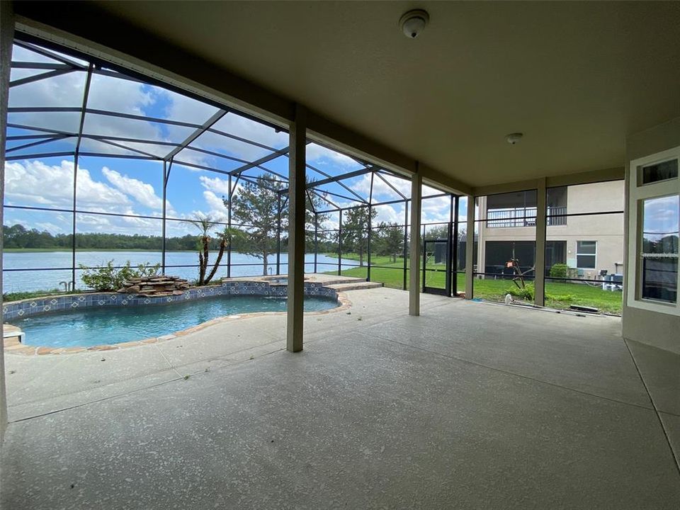 Activo con contrato: $879,000 (4 camas, 3 baños, 3352 Pies cuadrados)
