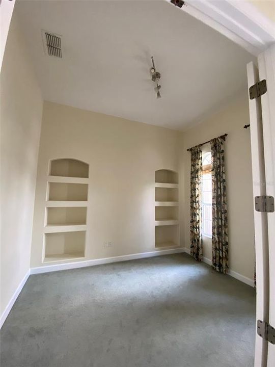 Activo con contrato: $879,000 (4 camas, 3 baños, 3352 Pies cuadrados)
