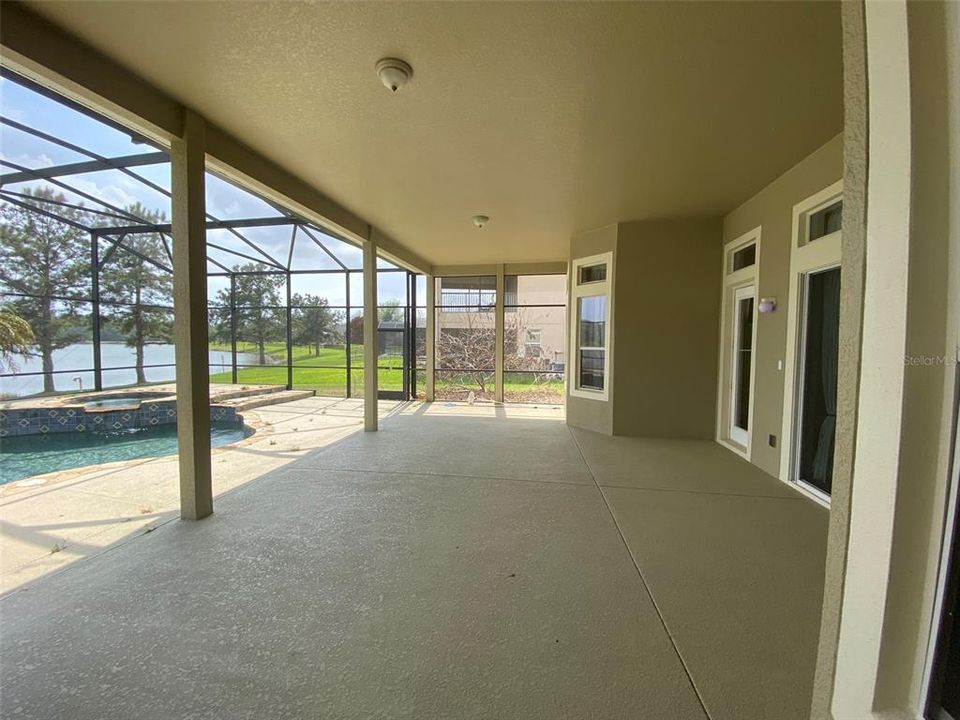Activo con contrato: $879,000 (4 camas, 3 baños, 3352 Pies cuadrados)