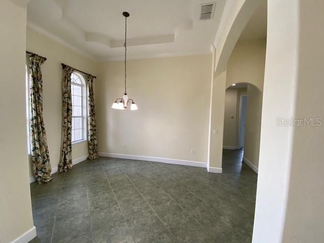 Activo con contrato: $879,000 (4 camas, 3 baños, 3352 Pies cuadrados)
