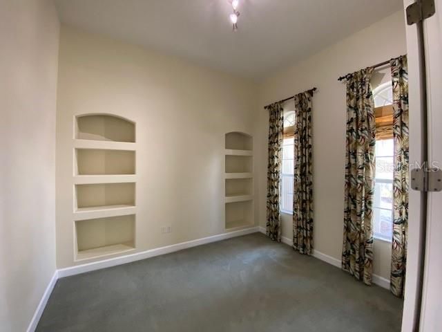 Activo con contrato: $879,000 (4 camas, 3 baños, 3352 Pies cuadrados)