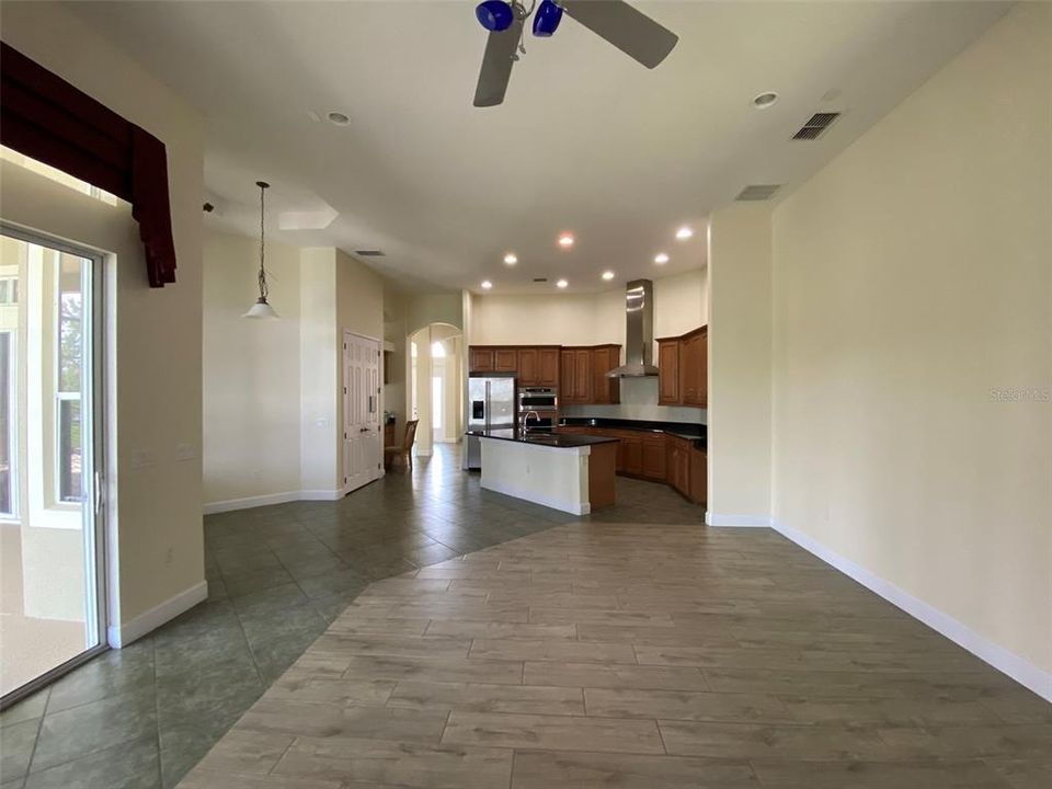 Activo con contrato: $879,000 (4 camas, 3 baños, 3352 Pies cuadrados)