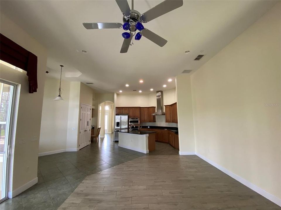 Activo con contrato: $879,000 (4 camas, 3 baños, 3352 Pies cuadrados)