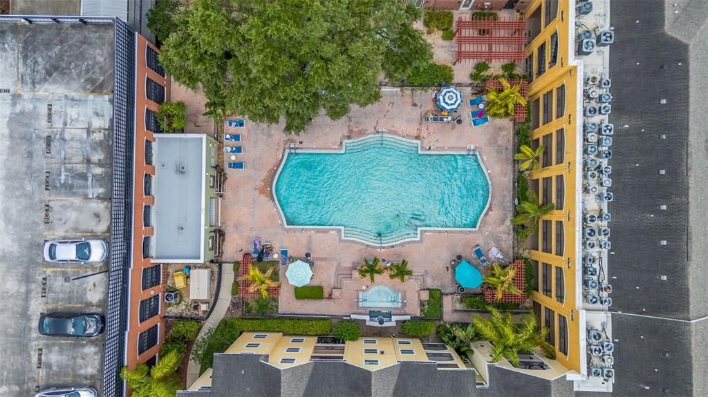 For Sale: $165,000 (1 beds, 1 baths, 672 Square Feet)