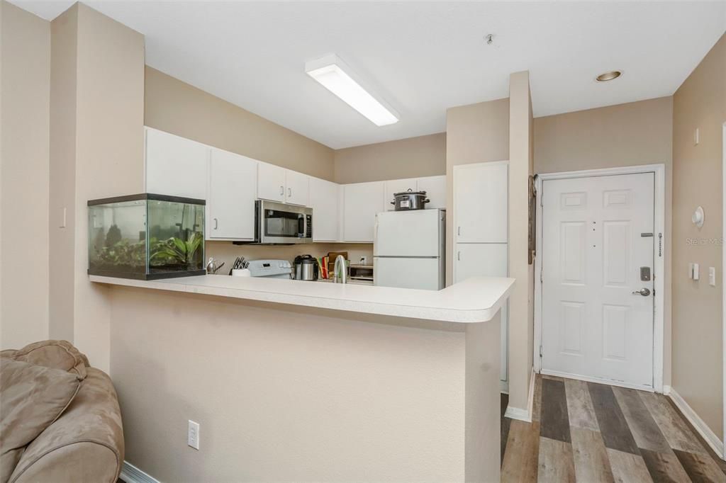 For Sale: $165,000 (1 beds, 1 baths, 672 Square Feet)