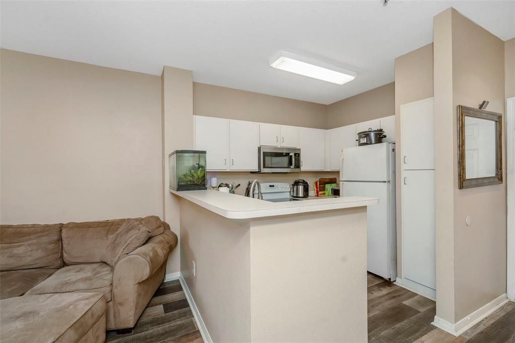 For Sale: $165,000 (1 beds, 1 baths, 672 Square Feet)