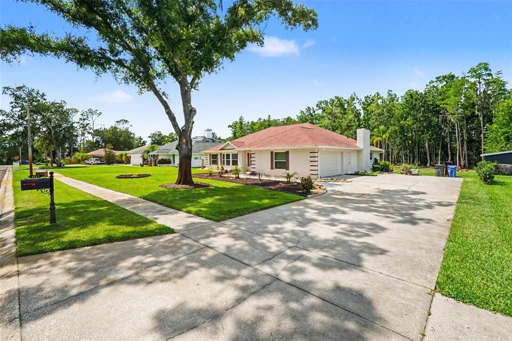 For Sale: $639,000 (3 beds, 2 baths, 2615 Square Feet)