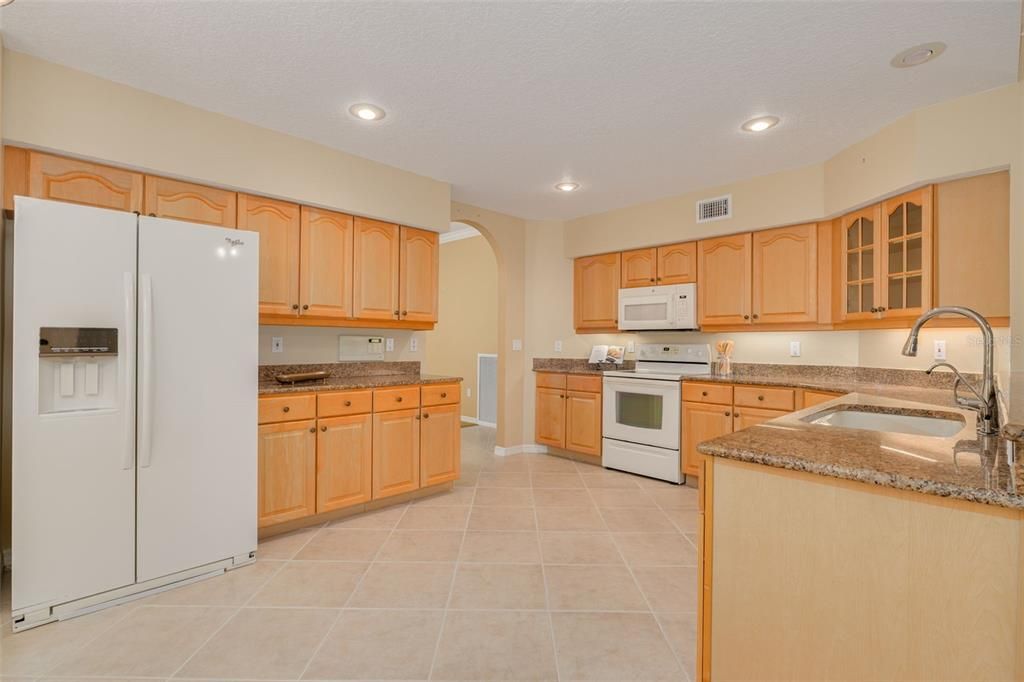For Sale: $375,000 (2 beds, 2 baths, 1750 Square Feet)