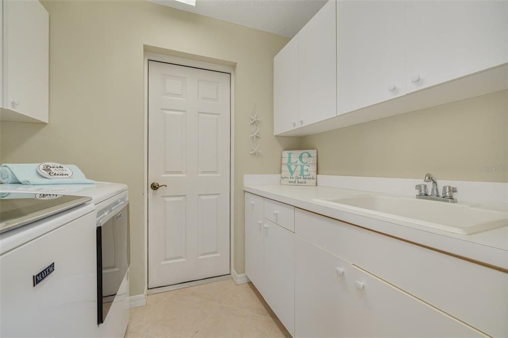 For Sale: $375,000 (2 beds, 2 baths, 1750 Square Feet)