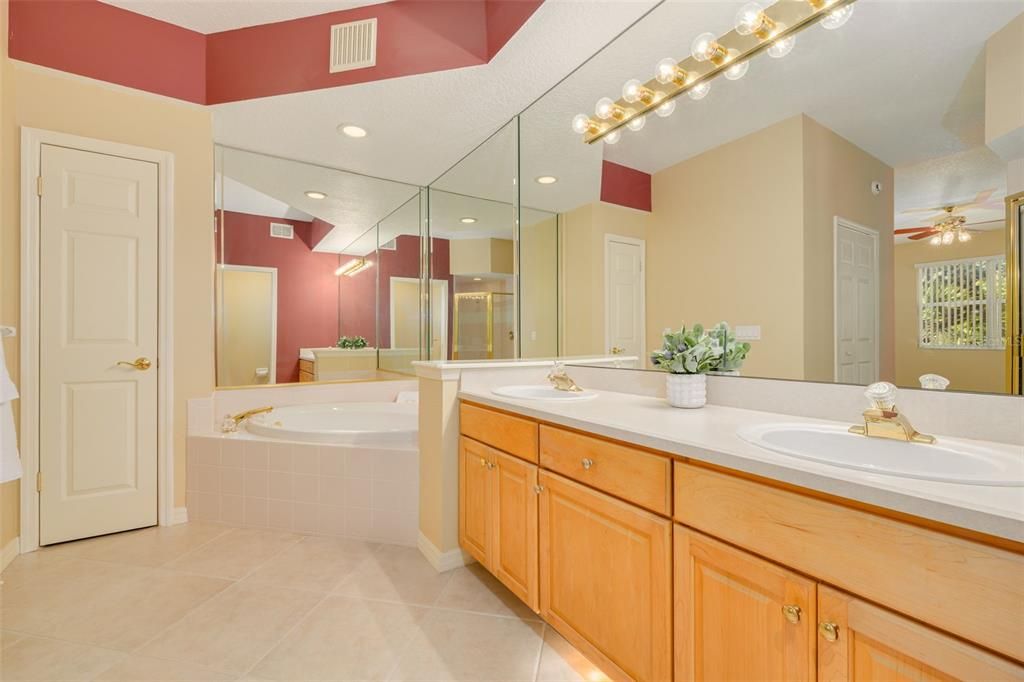 For Sale: $375,000 (2 beds, 2 baths, 1750 Square Feet)