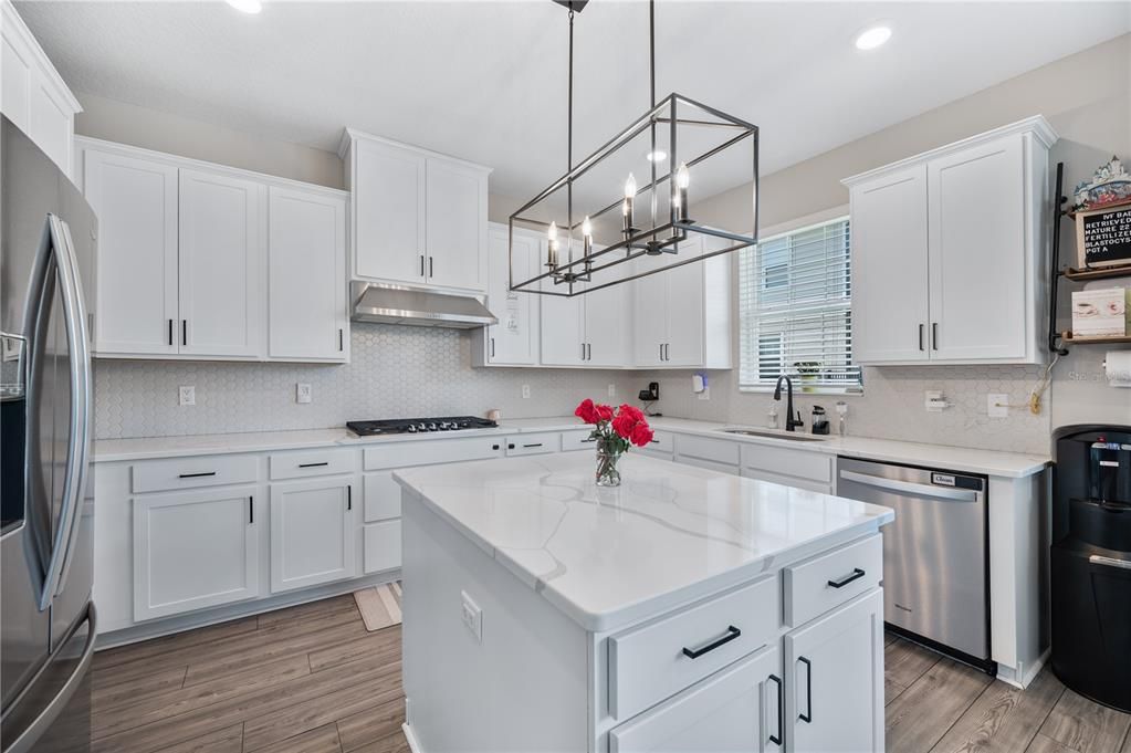 For Sale: $399,900 (3 beds, 2 baths, 1570 Square Feet)
