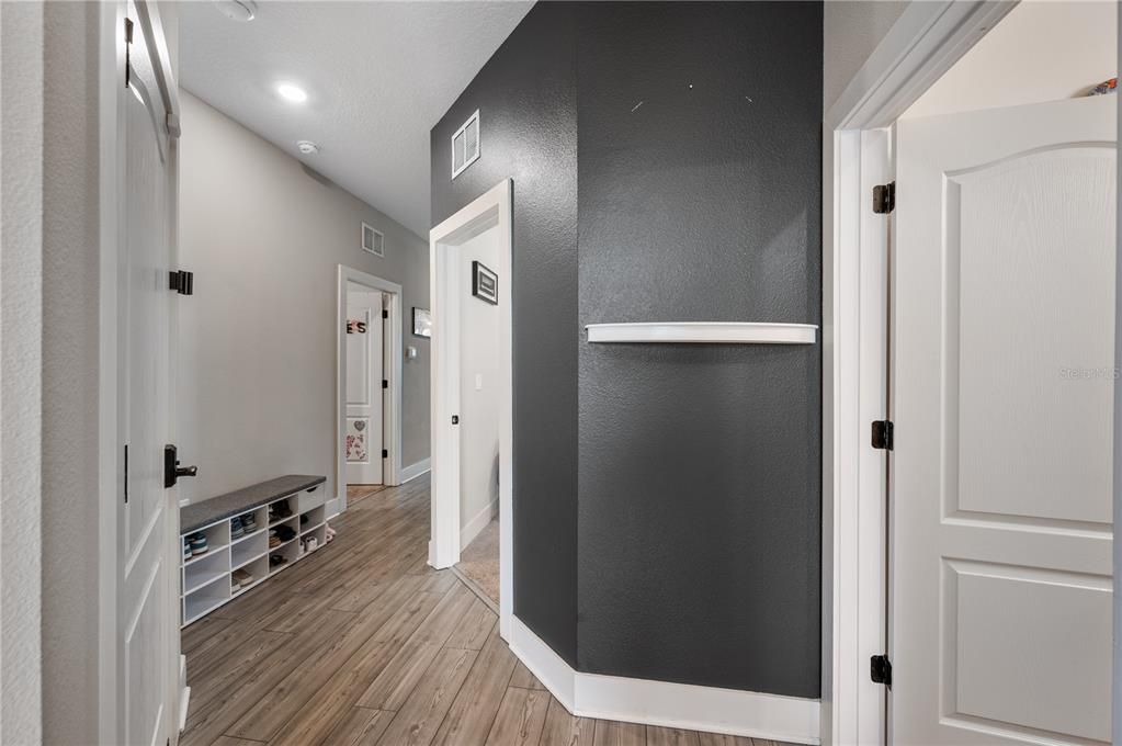 For Sale: $399,900 (3 beds, 2 baths, 1570 Square Feet)