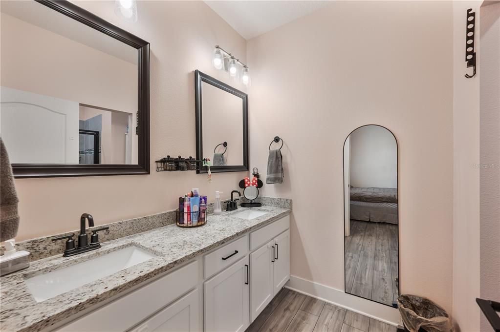 For Sale: $399,900 (3 beds, 2 baths, 1570 Square Feet)