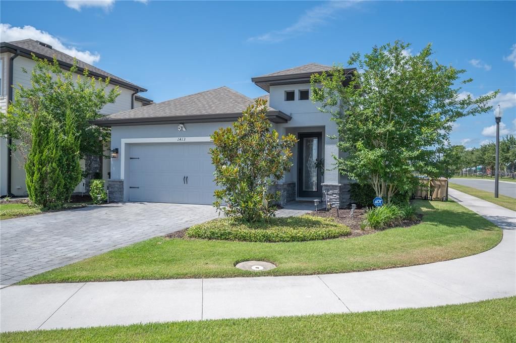 For Sale: $399,900 (3 beds, 2 baths, 1570 Square Feet)