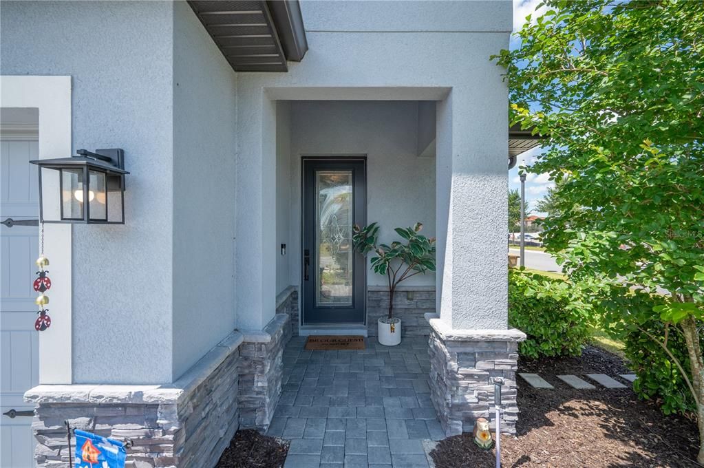 For Sale: $399,900 (3 beds, 2 baths, 1570 Square Feet)