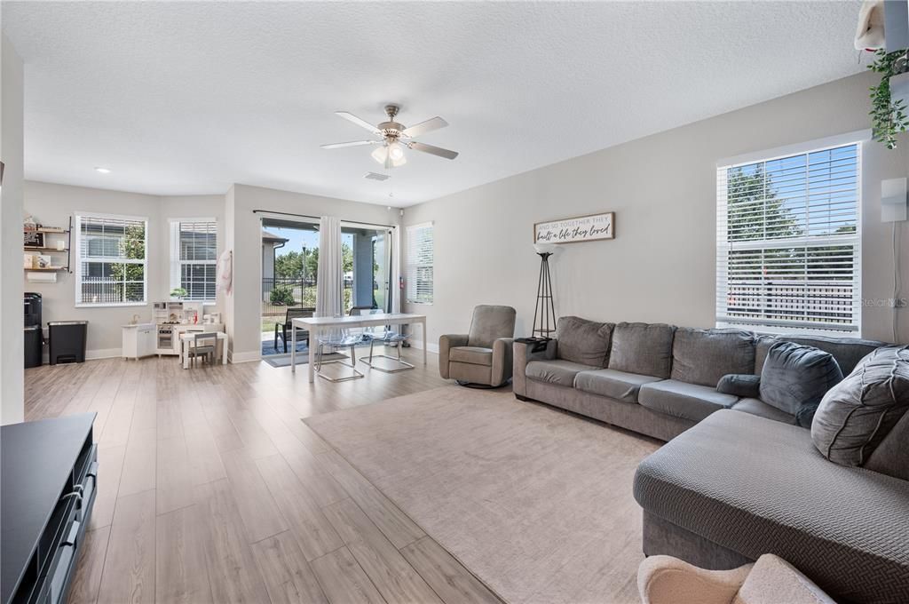 For Sale: $399,900 (3 beds, 2 baths, 1570 Square Feet)