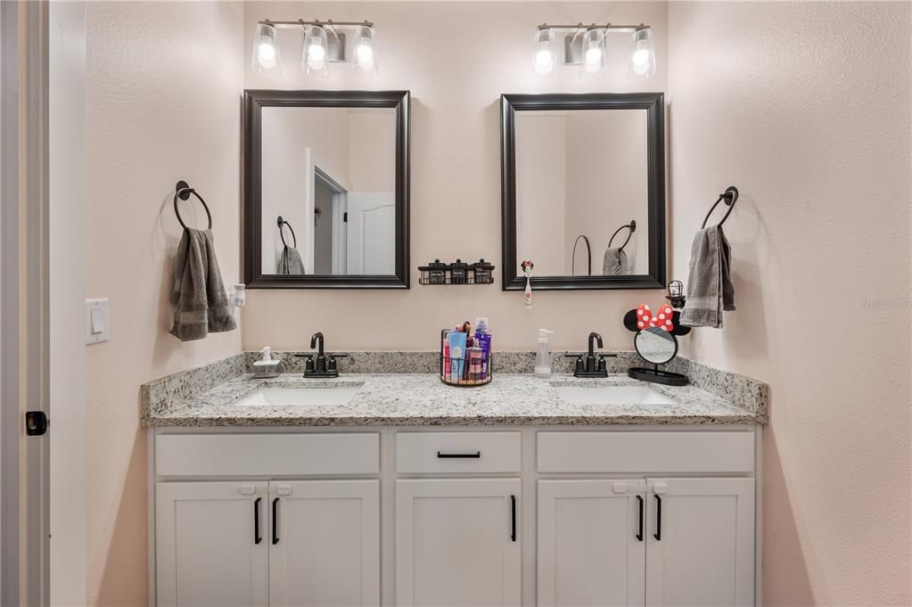 For Sale: $399,900 (3 beds, 2 baths, 1570 Square Feet)