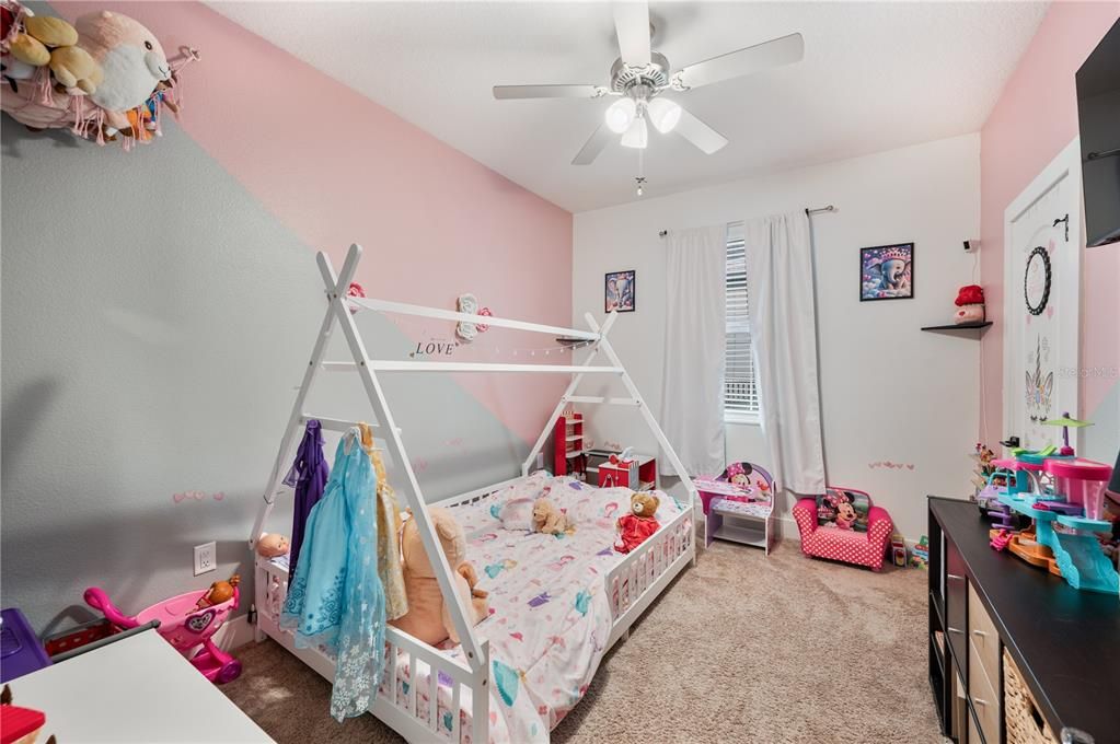 For Sale: $399,900 (3 beds, 2 baths, 1570 Square Feet)