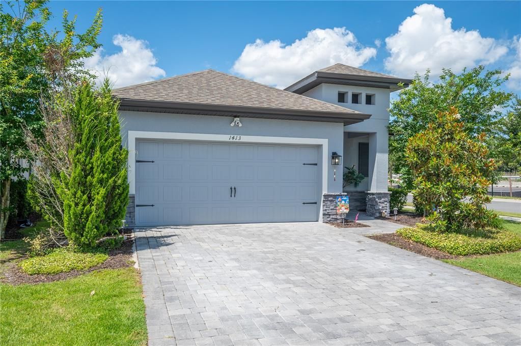 For Sale: $399,900 (3 beds, 2 baths, 1570 Square Feet)