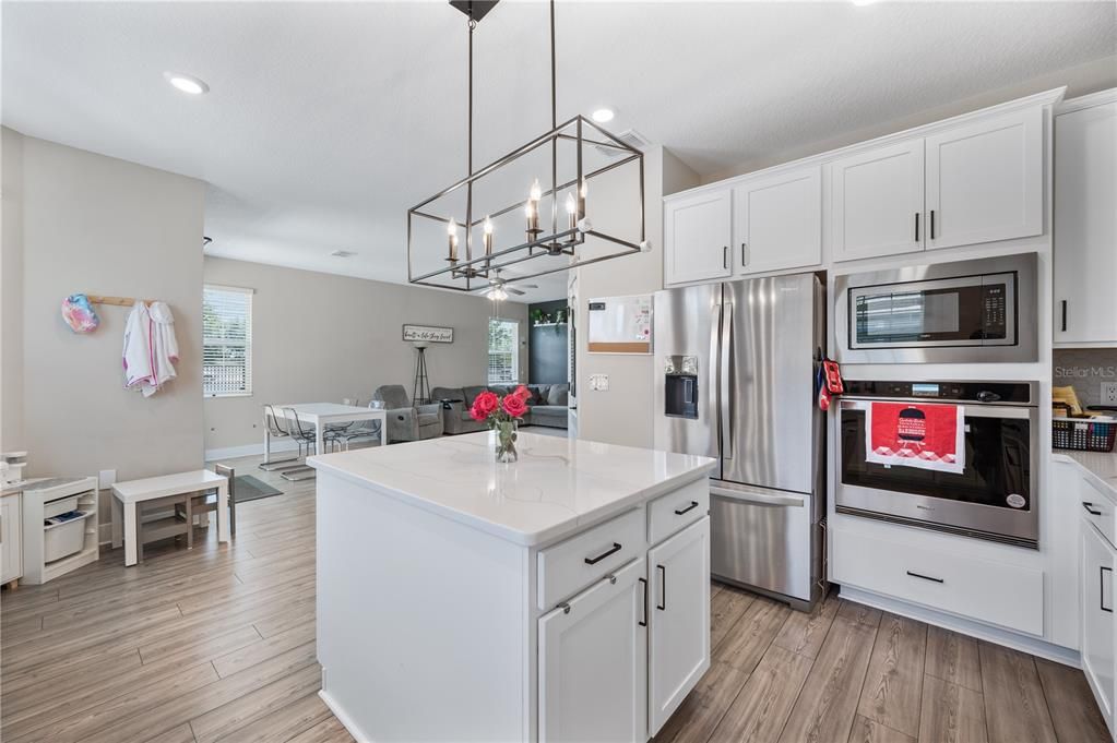 For Sale: $399,900 (3 beds, 2 baths, 1570 Square Feet)