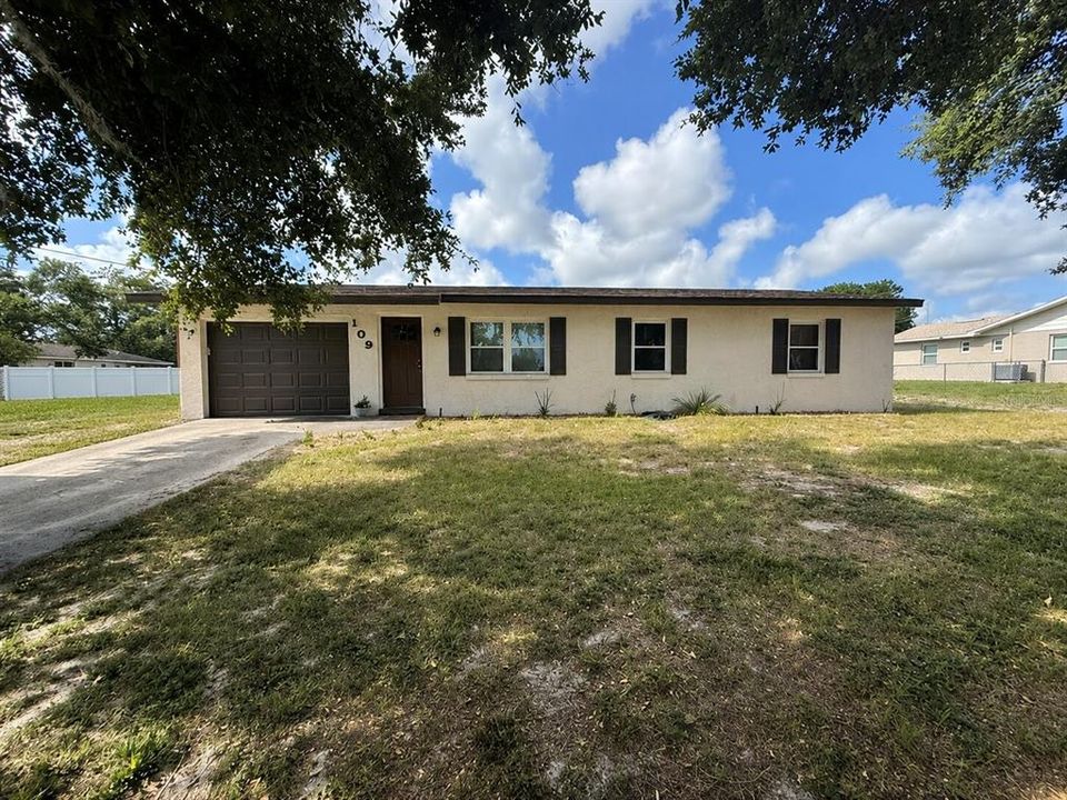 Active With Contract: $250,000 (3 beds, 2 baths, 1176 Square Feet)