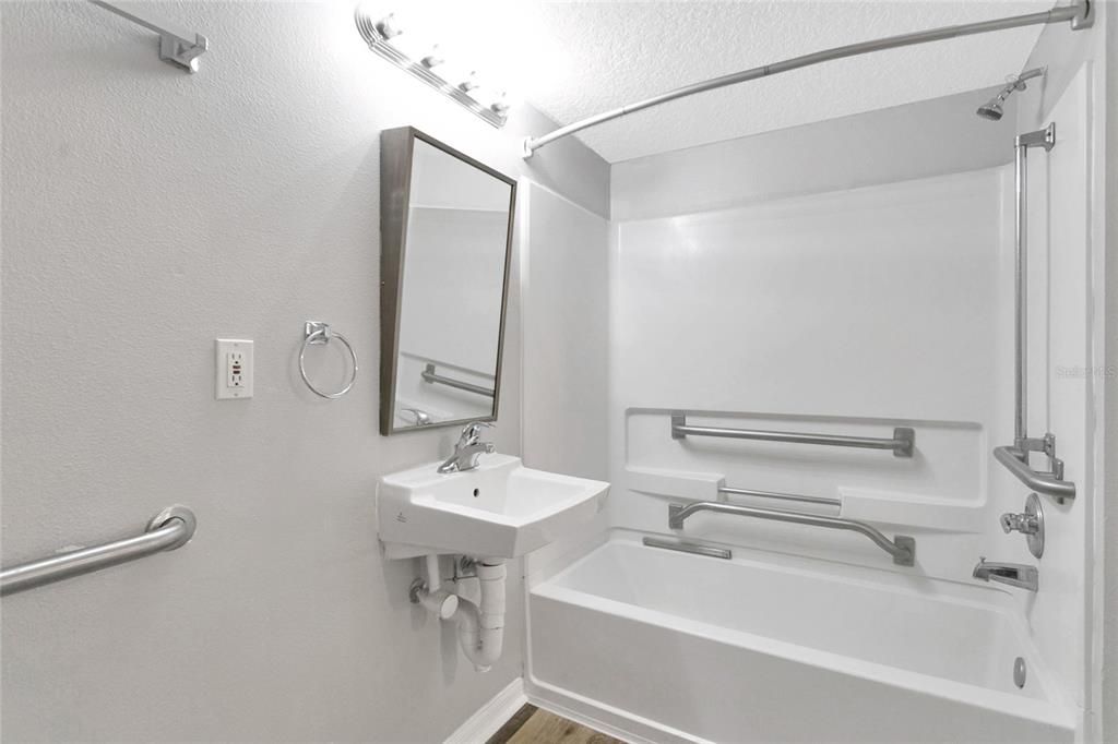 En Venta: $230,000 (3 camas, 2 baños, 1245 Pies cuadrados)