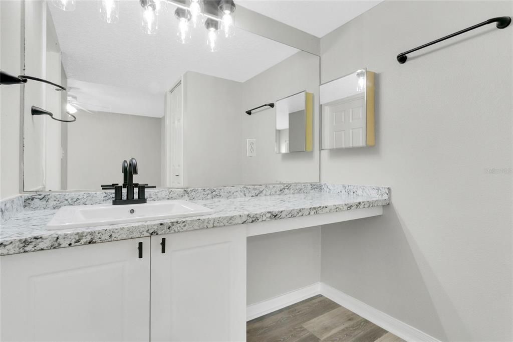En Venta: $230,000 (3 camas, 2 baños, 1245 Pies cuadrados)