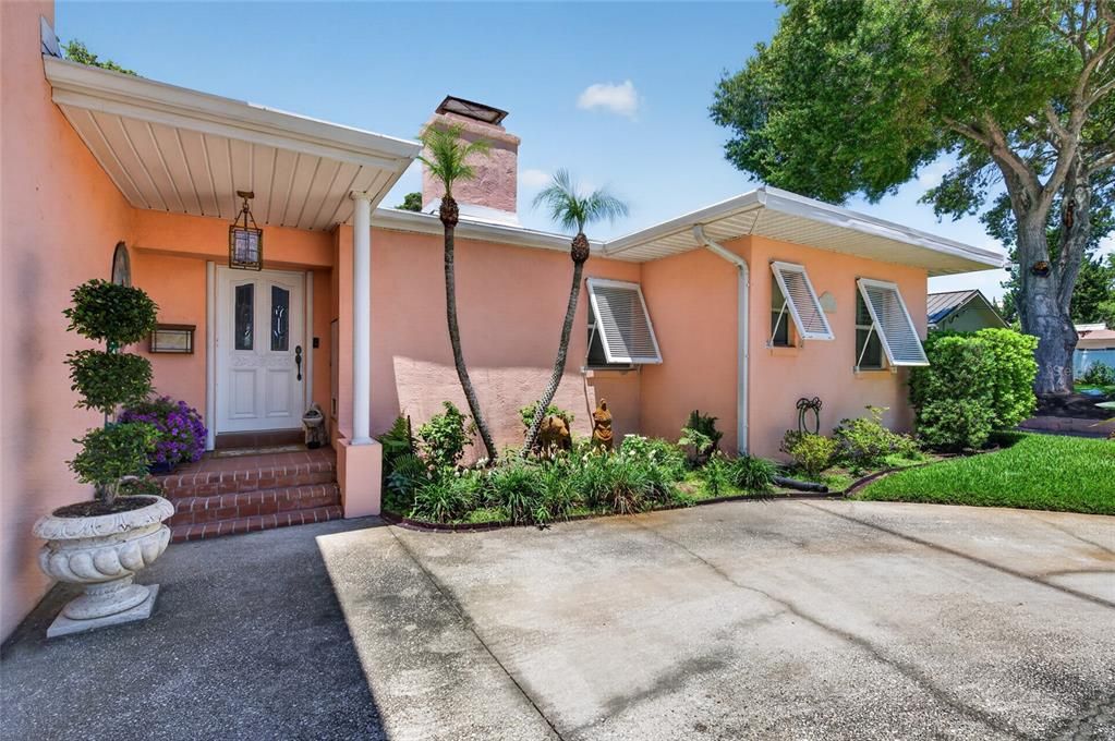 For Sale: $1,050,000 (4 beds, 3 baths, 1576 Square Feet)