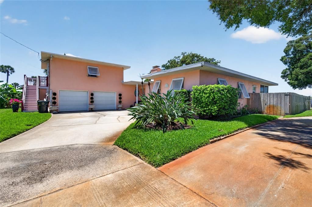 For Sale: $1,050,000 (4 beds, 3 baths, 1576 Square Feet)