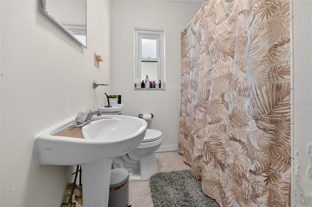 For Sale: $1,050,000 (4 beds, 3 baths, 1576 Square Feet)