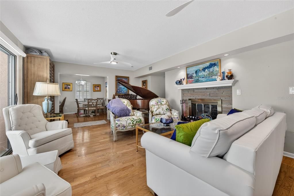 For Sale: $1,050,000 (4 beds, 3 baths, 1576 Square Feet)