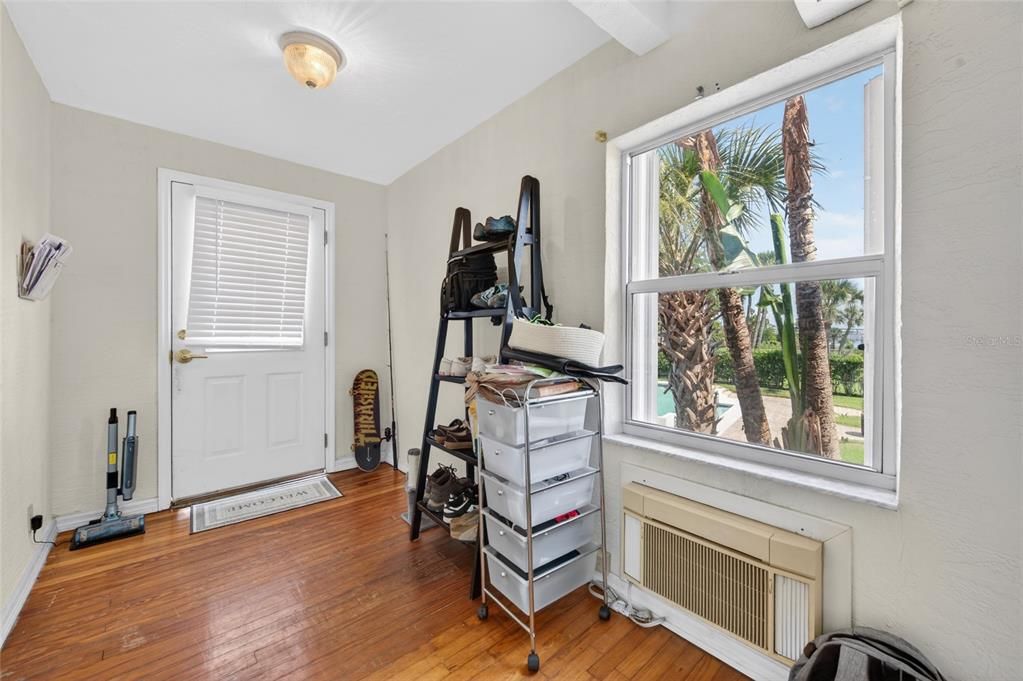 For Sale: $1,050,000 (4 beds, 3 baths, 1576 Square Feet)