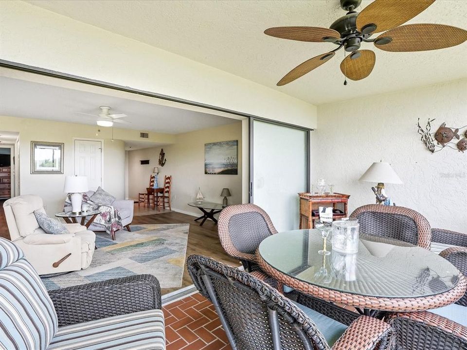 For Sale: $169,697 (2 beds, 2 baths, 1308 Square Feet)