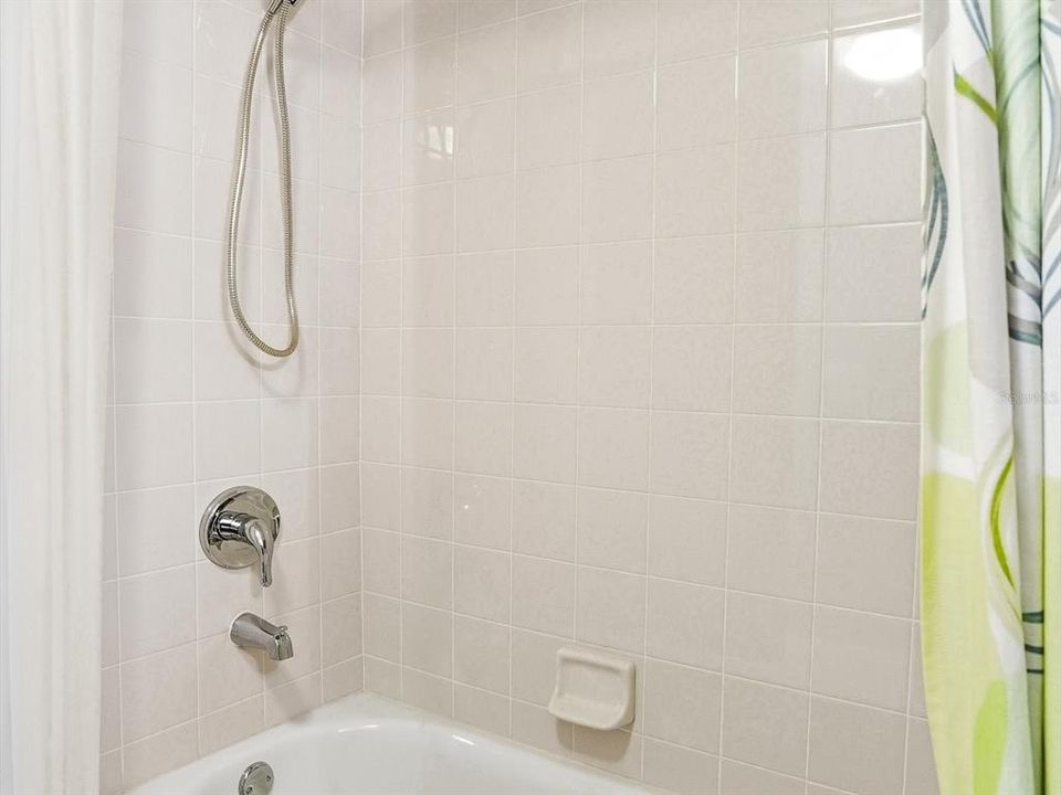 For Sale: $169,697 (2 beds, 2 baths, 1308 Square Feet)