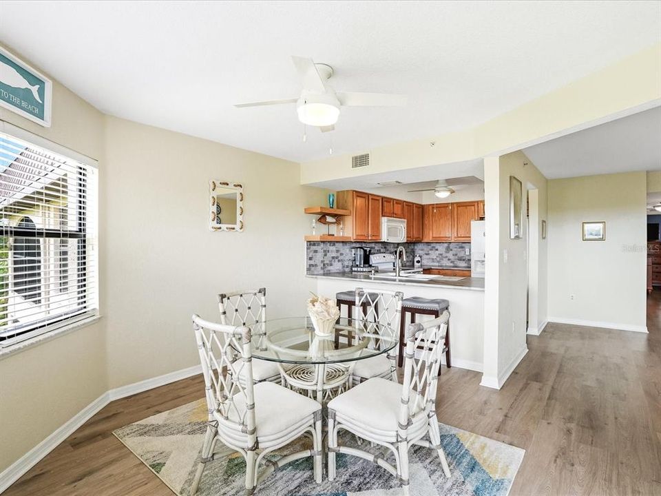 For Sale: $169,697 (2 beds, 2 baths, 1308 Square Feet)
