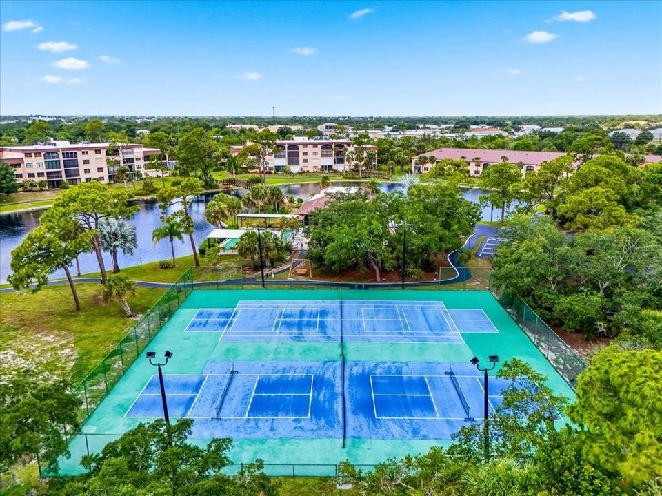 For Sale: $169,697 (2 beds, 2 baths, 1308 Square Feet)